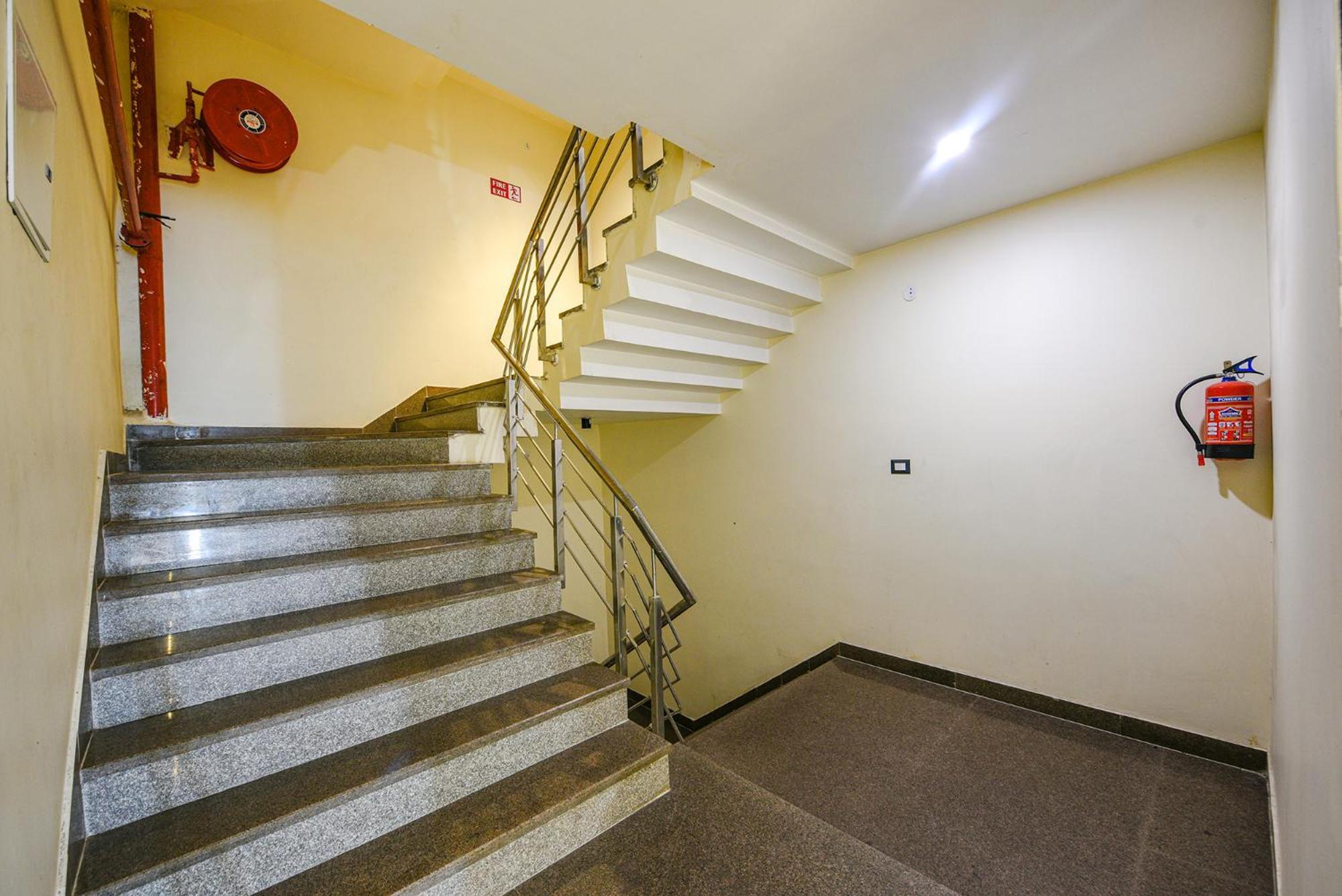 Fabhotel Prime Apple Tree Residency Нью-Дели Экстерьер фото