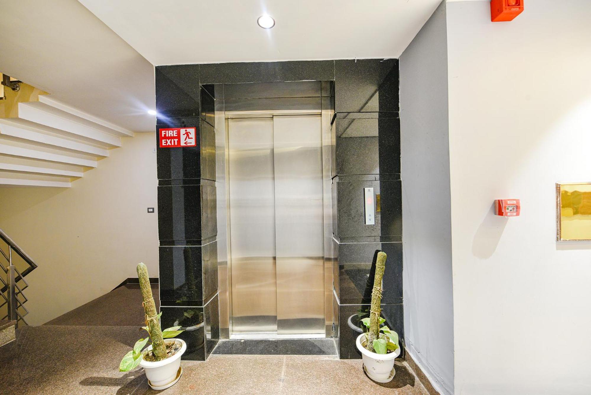 Fabhotel Prime Apple Tree Residency Нью-Дели Экстерьер фото